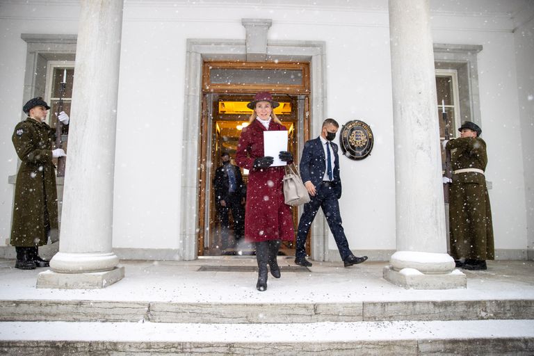 Кая Каллас покидает президентский офис в Таллинне, 14 января 2021