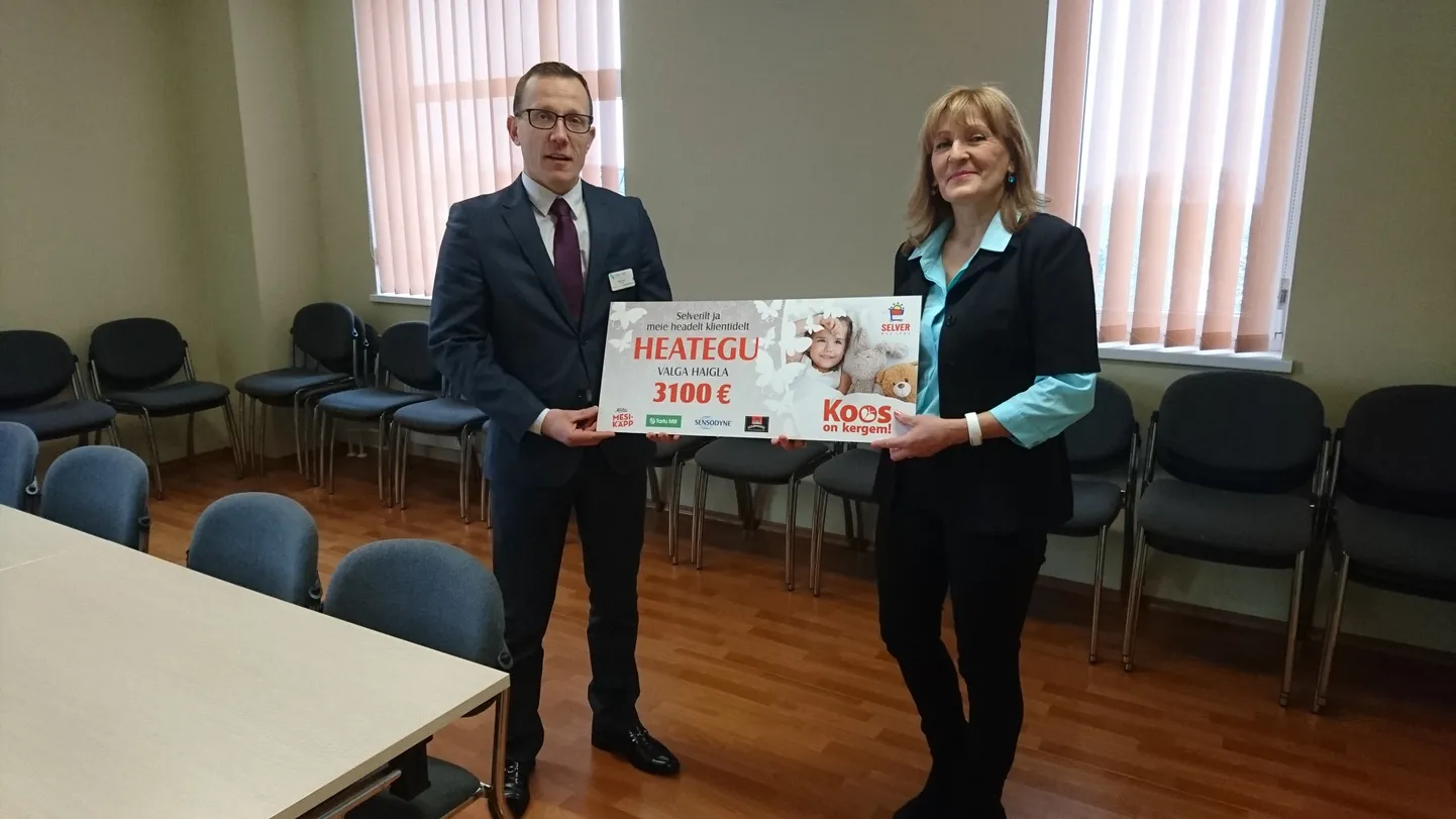 Selveri heategevuskampaania tšeki üleandmine.