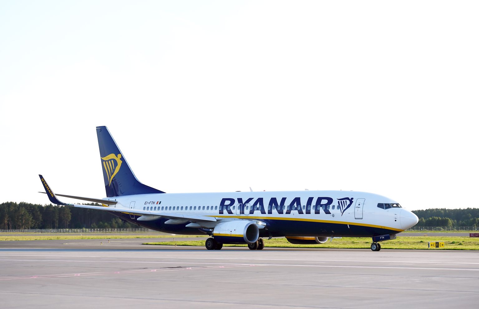 Lidsabiedrības "Ryanair" lidmašīna 