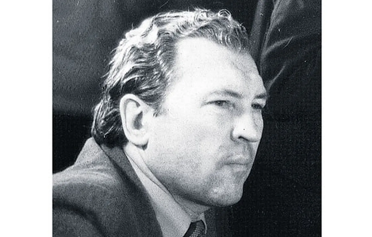 Aloizs Brenčs (1929-1998) ir režisors, kurš Rīgas kinostudijā iedibināja un visveiksmīgāk kopa detektīvžanra lauciņu, bet visplašāko tautas mīlestību ieguva ar pirmo Rīgas kinostudijas TV seriālu "Ilgais ceļš kāpās" (1981). Šo filmu visā Padomju Savienībā noskatījās miljoniem skatītāju.