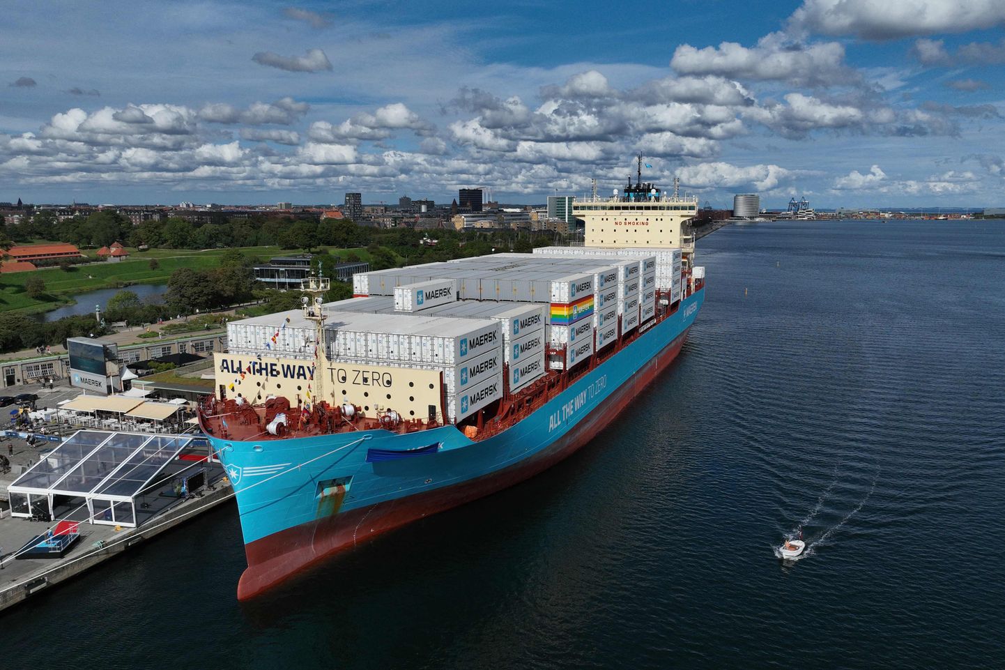 Maerskile kuuluv konteinerlaev "Laura Maersk".