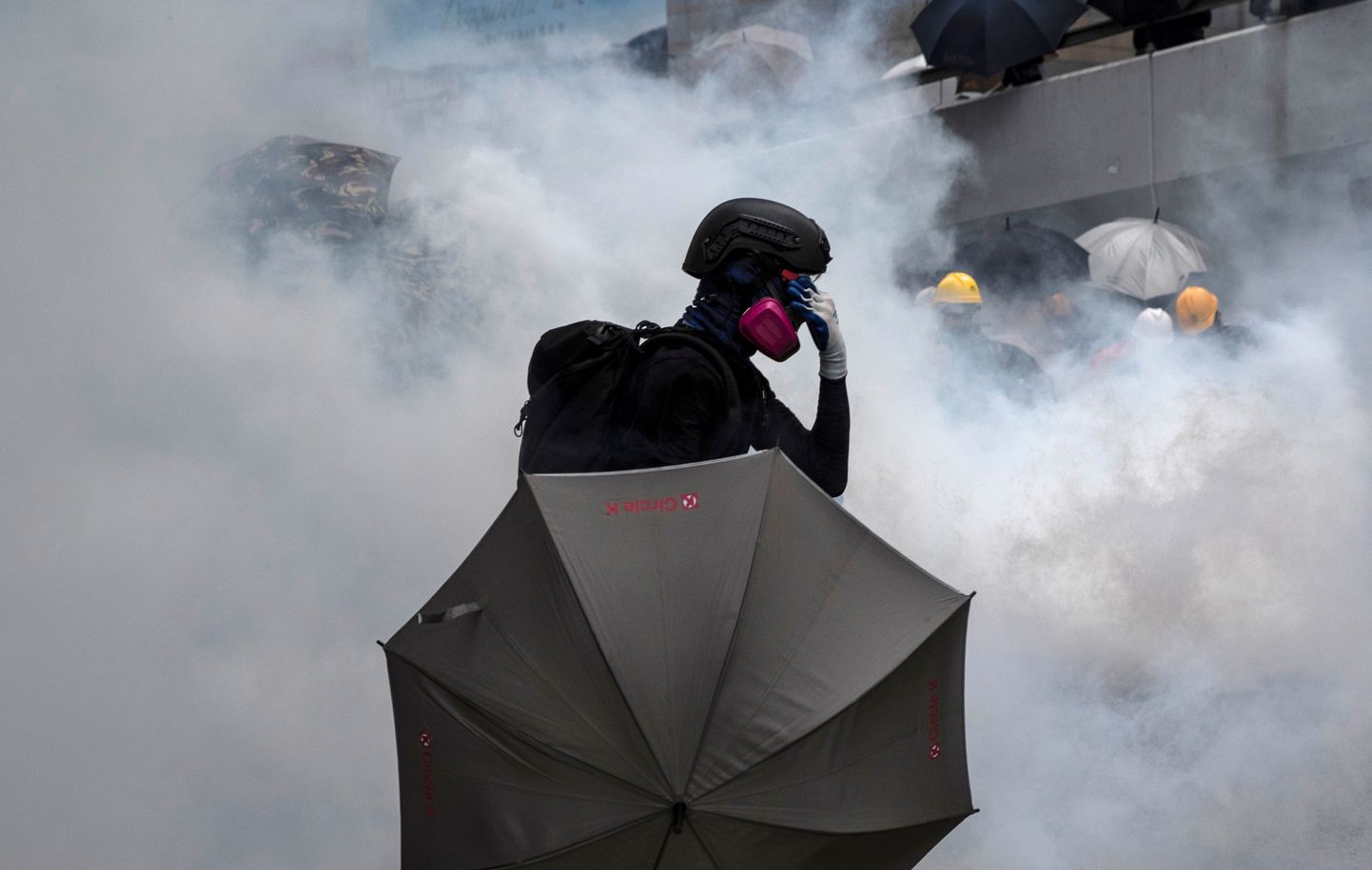 Hongkongi politsei kasutas protestijate laiali ajamiseks pisargaasi, kummikuule ja veekahurit, samal ajal, kui kümned tuhanded marssisid läbi linna, eirates meeleavalduse keeldu.