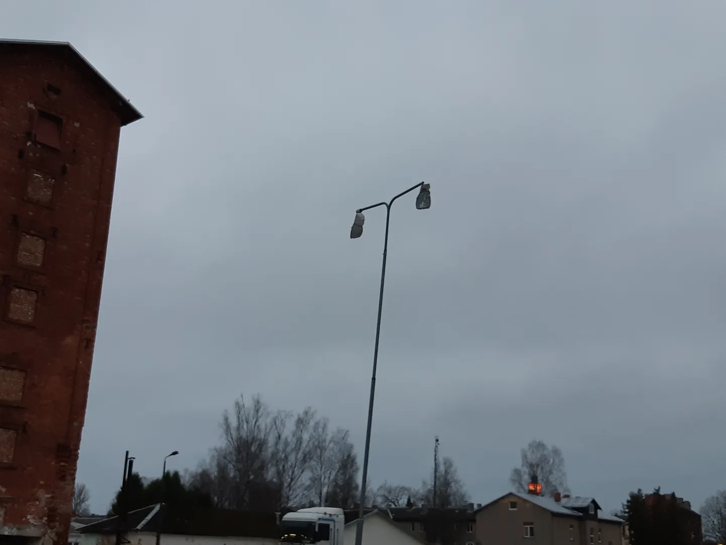 Valgustid Valga Selveri parklas.