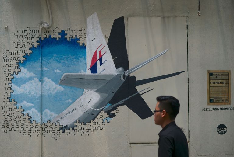 Malaysia Airlinesi kadunud lendu MH370 kujutav seninajoonistus Kuala Lumpuris