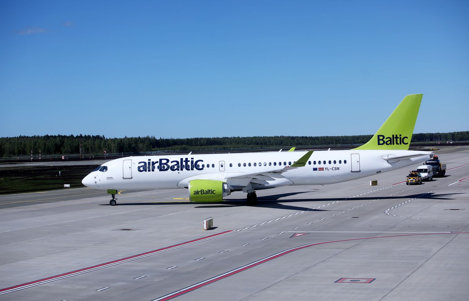 Lidsabiedrības "airBaltic" lidmašīna. Ilustratīvs foto.