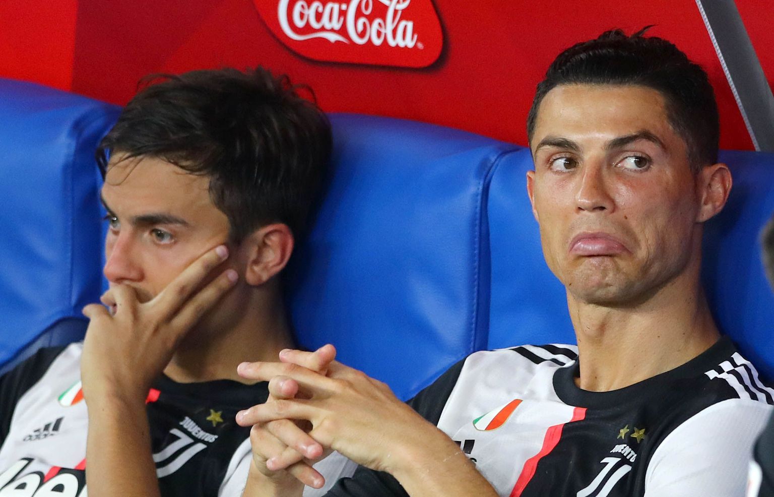 Portugali vutitäht Cristiano Ronaldo (paremal) ütles Coca-Colale "Ei".