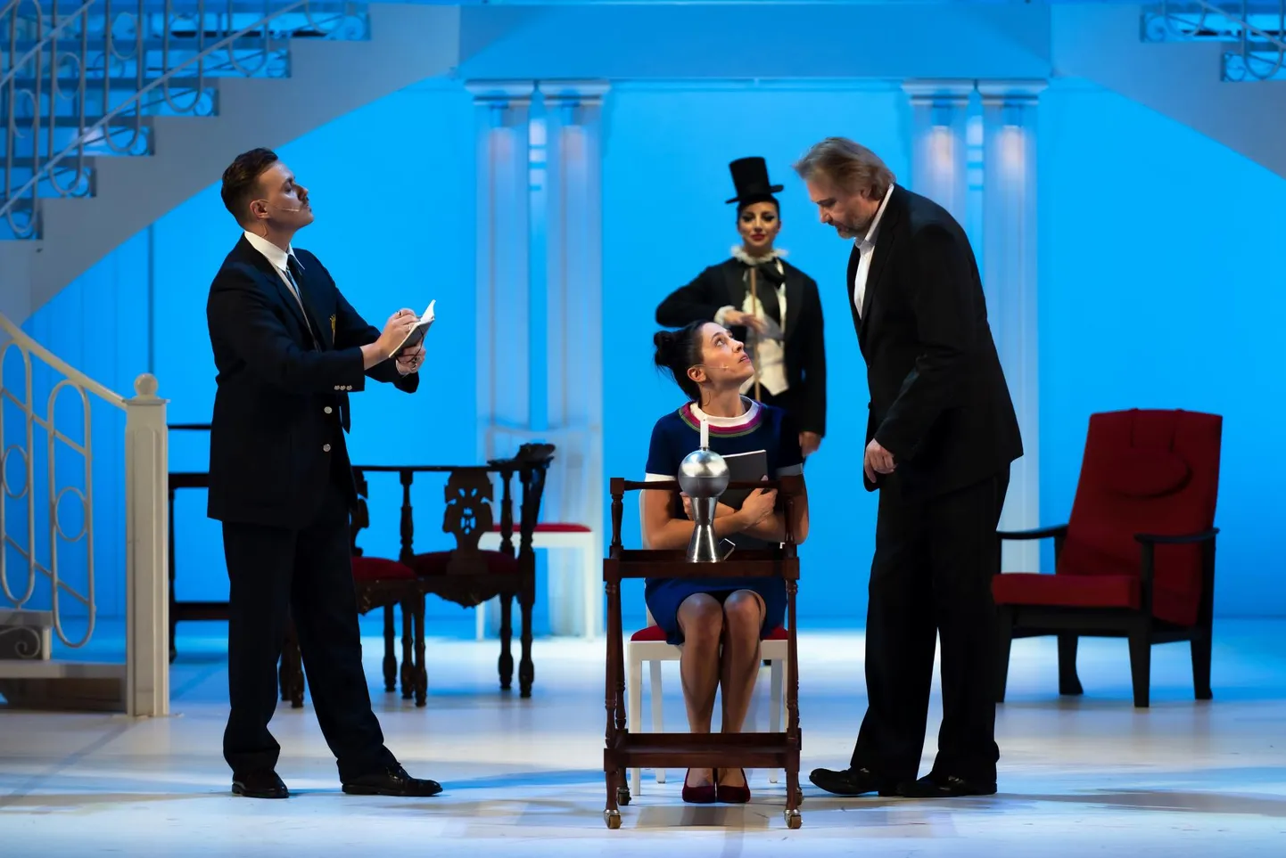 Muusikal «Minu veetlev leedi» Tallinna Vene Teatris. Viktor Marvin, Elina Nechayeva, Anna Sergejeva ja Aleksandr Ivaškevitš.