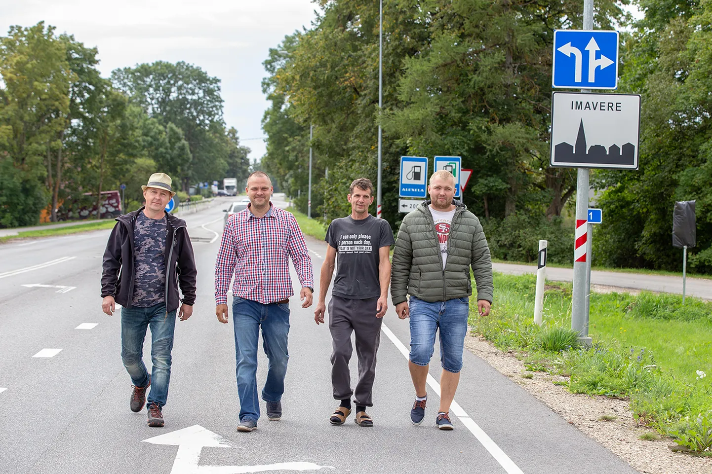 Imavere mehed ehk IM-klubi tuleb appi, kui on tarvis puid laduda, mööblit kokku panna või kodus remonti teha. Pildil (vasakult) Anto Rull, Tanel Teas, Rene Tamm ja Kunnar Palmi.