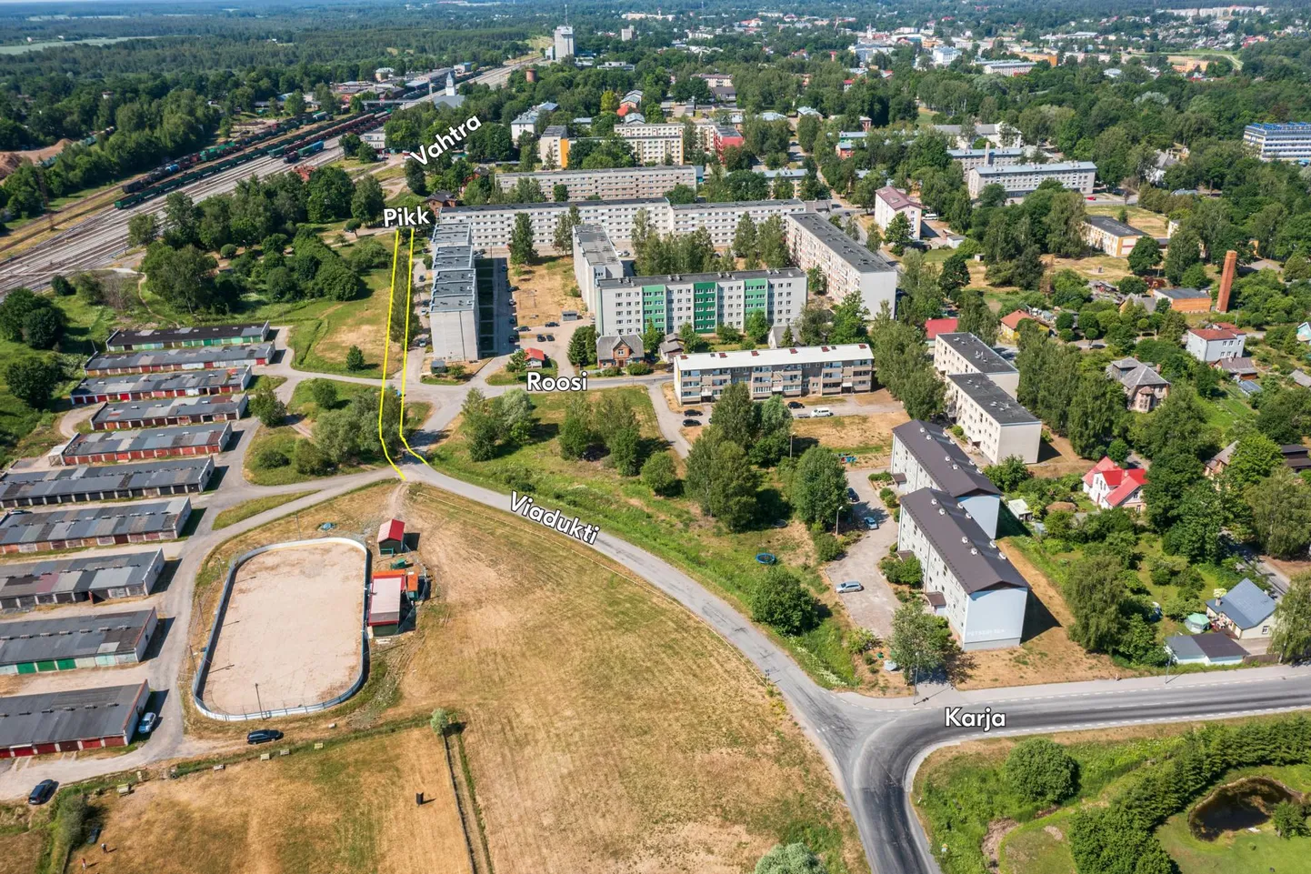 Ehitusega uuendatakse Vahtra-Pika tänava ristmik, pikendatakse Vahtra tänavat kuni Viadukti tänavani (esiplaanil) ning uuendatakse
Viadukti tänav Viadukti-Karja tänava ristmikuni.