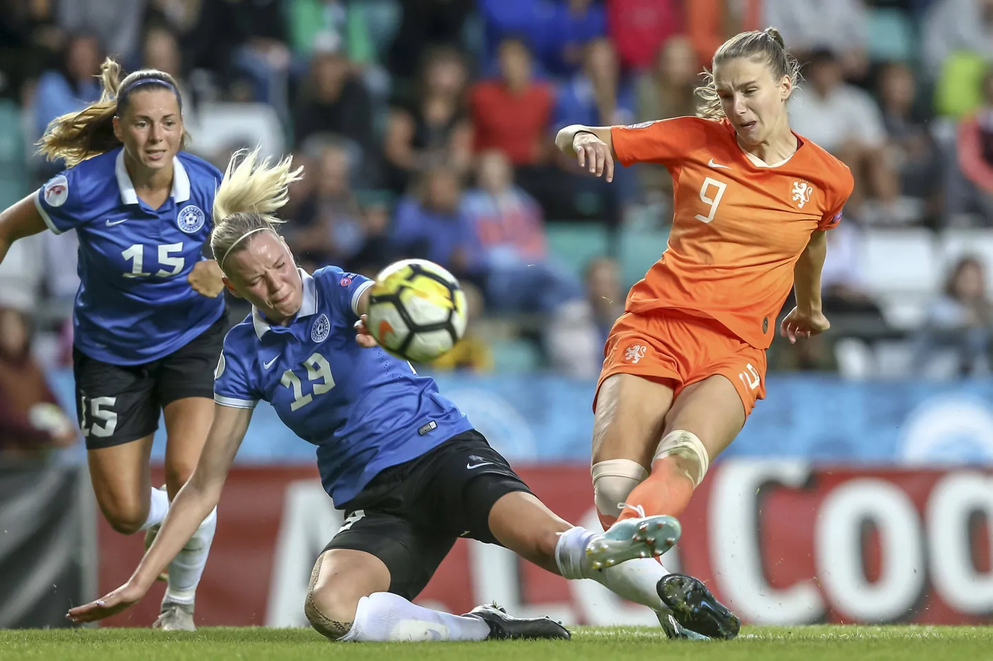 Hollandi koondise ja Londoni Arsenali ründaja Vivianne Miedema (9) hinnangul peitub rohkete põlvevigastuste taga suur mängukoormus.