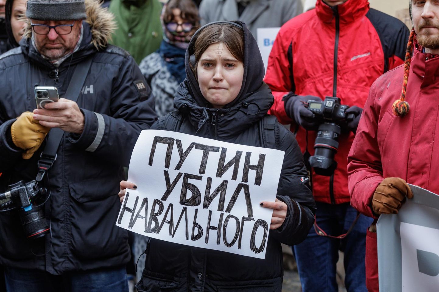 Plakat Navalnõi mälestusmeeleavaldusel Tallinnas Vene saatkonna ees ütleb: «Putin tappis Navalnõi».