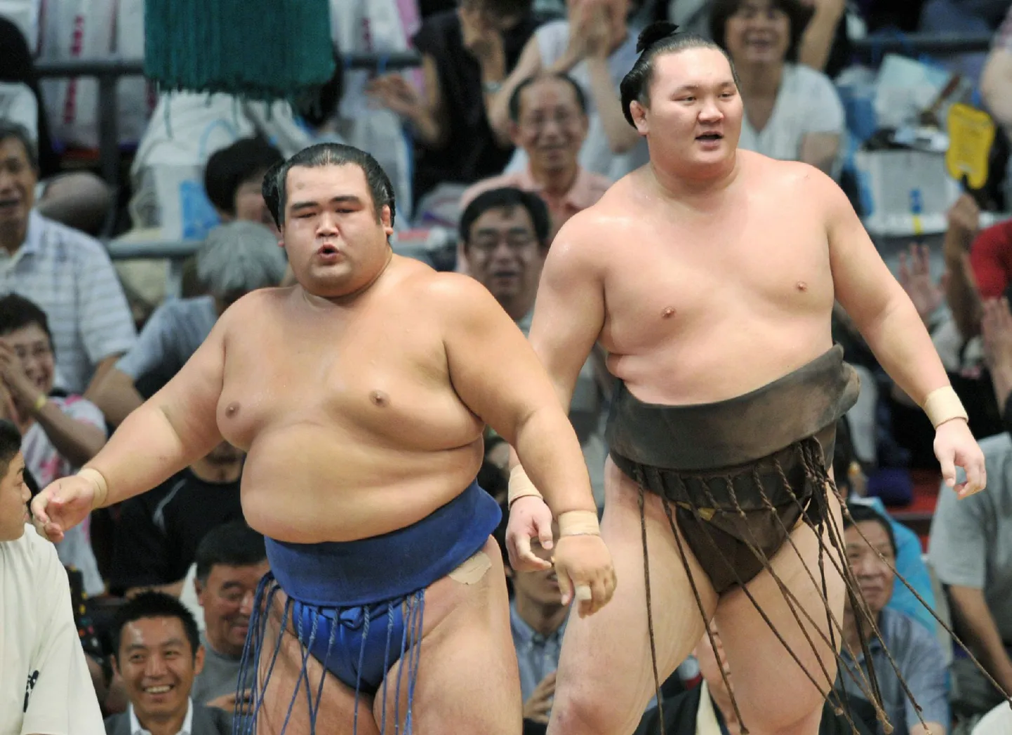 Hakuho (paremal) jäi alla Kotoshogikule