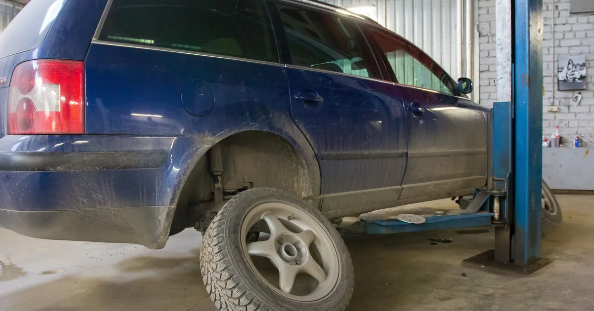 Kaheksa nõuannet, mis muudavad autoratta vahetamise tunduvalt lihtsamaks