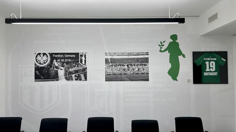 Flora Tallinna nime kandev koosolekuruum Frankfurdi Eintrachti peakontoris.