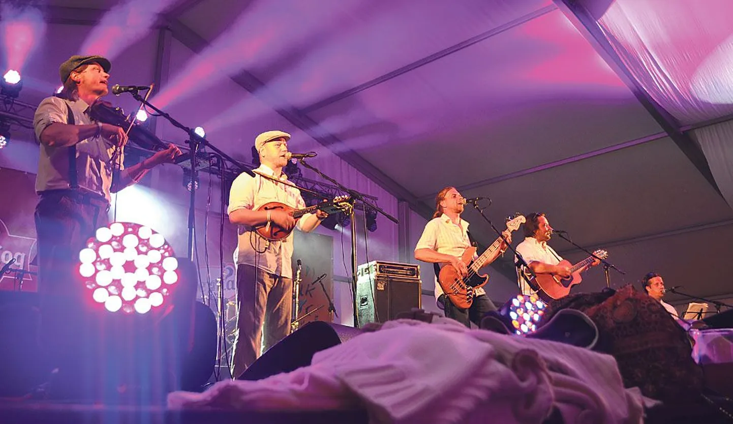 Untsakad on ainus bänd, kes on esinenud Viljandi pärimusmuusika festivalil eranditult igal aastal.