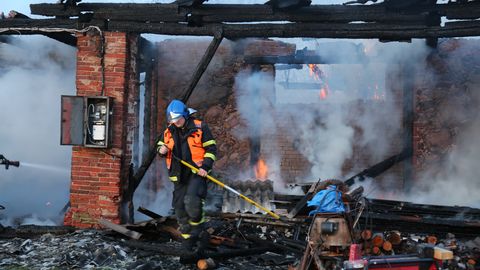 TULEÕNNETUS VÕRUMAAL ⟩ Mees sai põletushaavu, hoone hävis