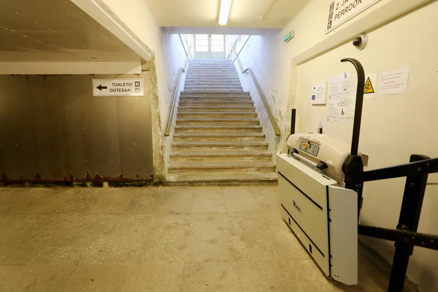 Et kõik reisijad pääseksid Tartu vaksalis mugavalt teisele perroonile, lammutatakse praeguse kava järgi tunneli Valga-poolne trepp. Selle asemele ehitab Eesti Raudtee teisele perroonile viiva tunneli ja kaldtee.