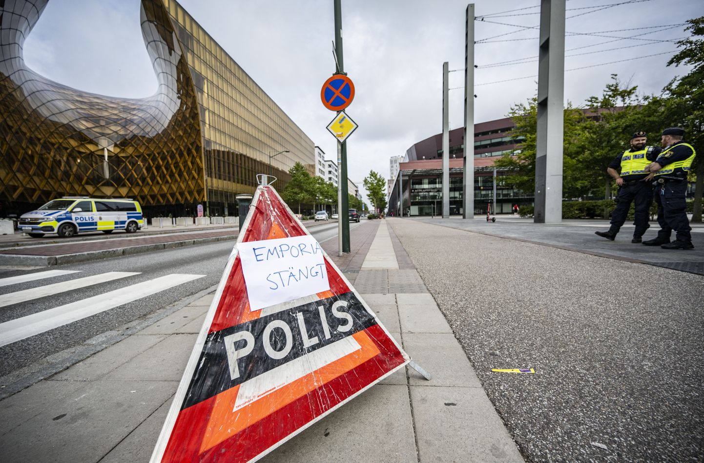 Politsei Rootsis Malmös Emporia kaubanduskeskuse juures, kus 15-aastane nooruk lasi 20. augustil maha ühe mehe ja haavas naist.