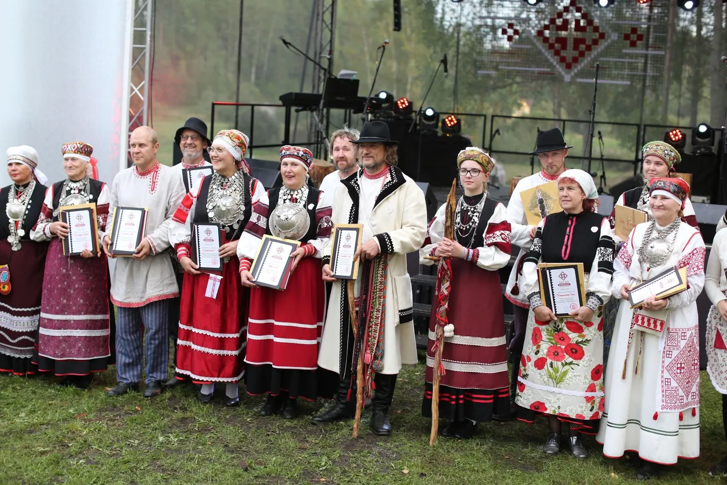 Setomaa ülembsootskaks valiti teist aastat järjest Rein Järvelill (keskel), kes on ka Setomaa vallavoli- kogu esimees.