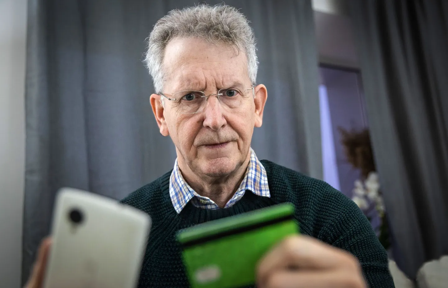 Sümbolfoto illustreerimaks pettuse ohvriks langenud inimest.