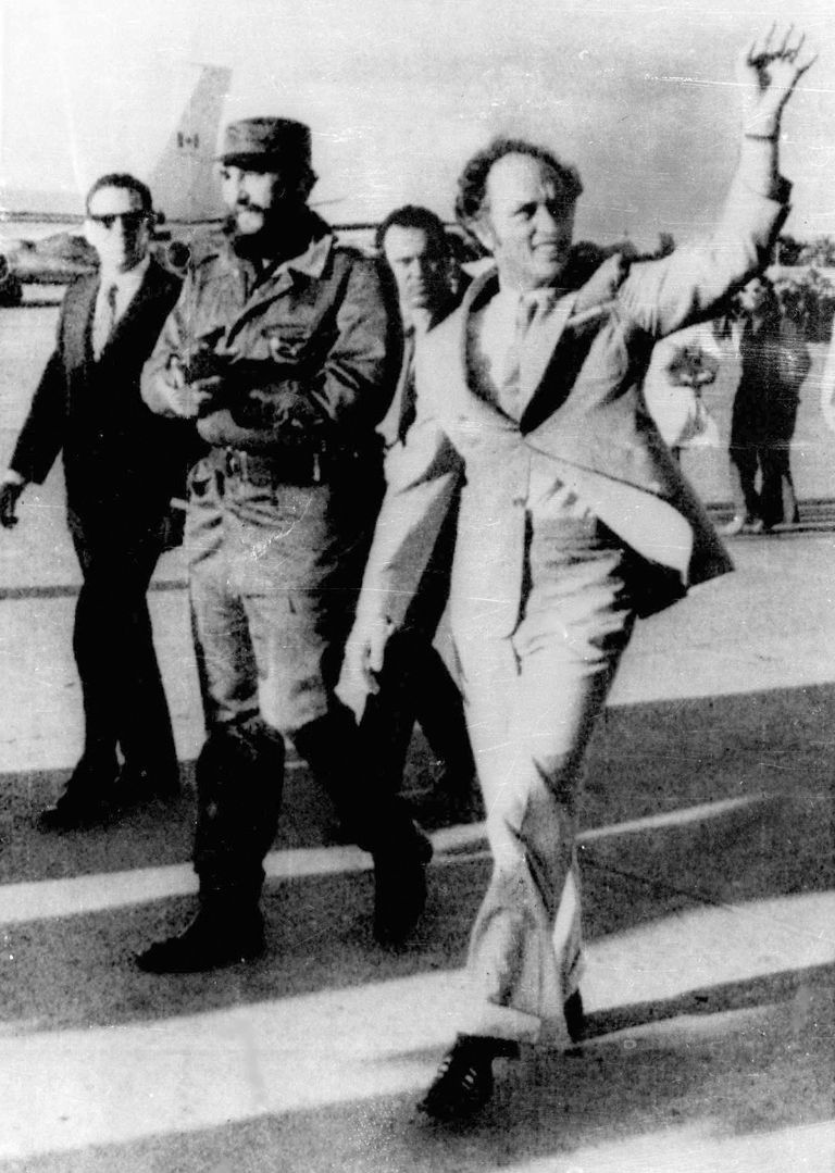 Pierre Trudeau (paremal) koos Fidel Castroga Kuubal. Pilt pärineb aastast 1976.