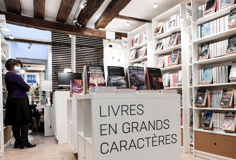 Suure kirjaga raamatud. Librairie des Grands Caractères.