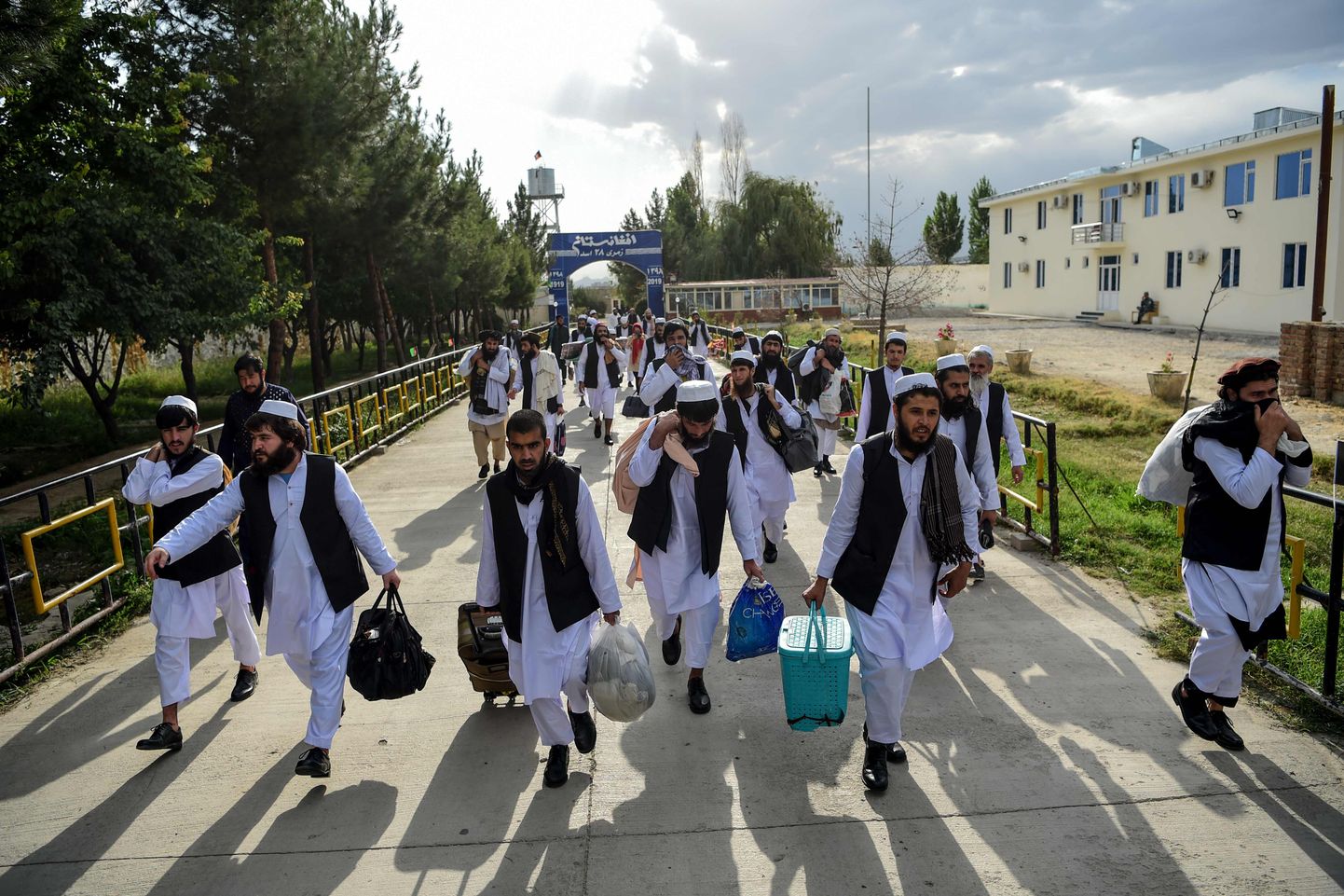 Kabuli Pul-e-Charkhi vanglast vabastatud Talibani võitlejad tänavu suvel.