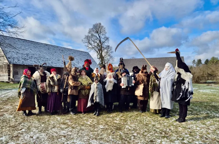 Meteņa svinēšana Viļa Plūdoņa muzejā "Lejniekos" Ceraukstes pagastā, Bauskas novadā. 2025. gada 15. februāris.