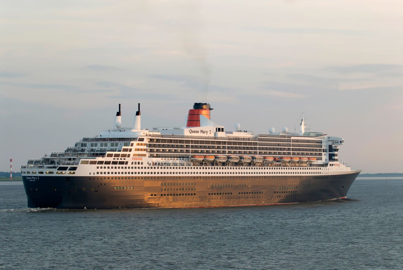Лайнер Queen Mary 2.