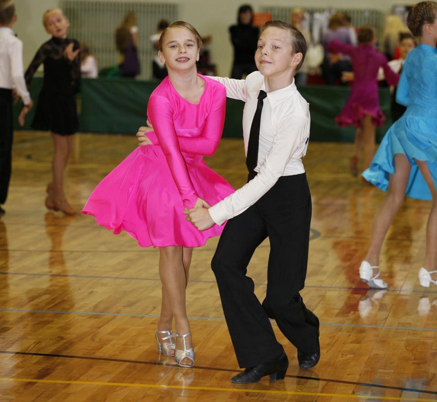 Angel Maksimov ja Anett Arusalu said esikoha laste teises kuue tantsu klassis.