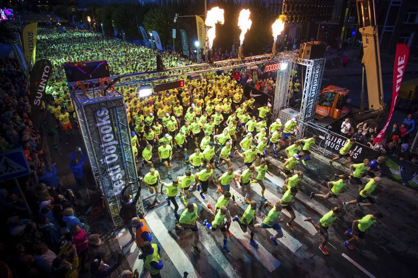 Eesti Ööjooks ühendas endas show ja spordi ning see ei köida mitte ainult jooksjaid, vaid ka kõiki teisi.