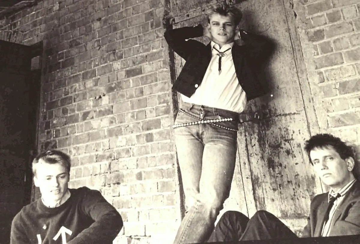 Hetk enne kuulsust ehk Dingo esimene koosseis aastal 1983: Juha «Quuppa» Seittonen (trummid), Pertti Nieminen (laul ja bass), Jonttu Virta (kitarr). 
Foto: erakogu