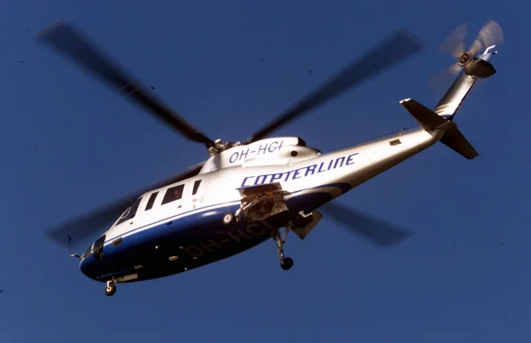 Copterline'i reisikopteri Sikorsky S-76 õhkutõusmine Tallinna Linnahalli sadamast 7. mail 2001