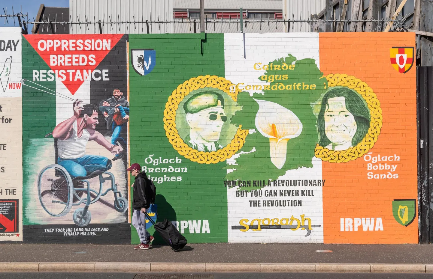 Iirimeelsed seinamaalingud Falls Roadi piirkonnas Belfastis.