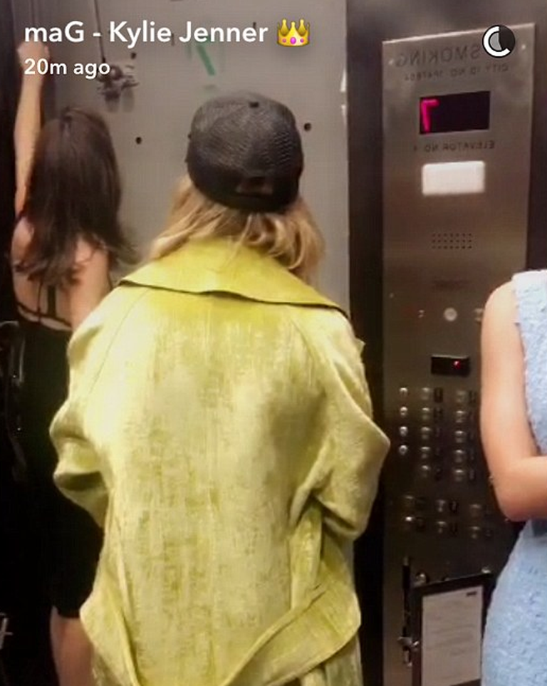 Õed Jennerid jäid lifti kinni / Snapchat