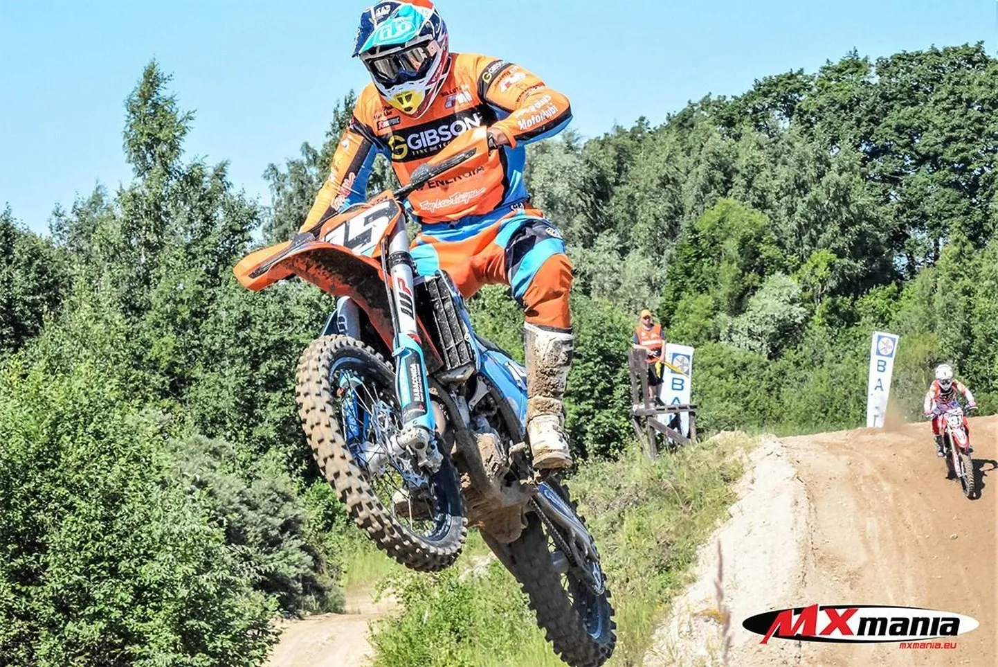 Paikuse motoklubi raudvara Aivo Rabbi kihutas Rakvere krossil seenioride esimese auhinna vääriliselt.