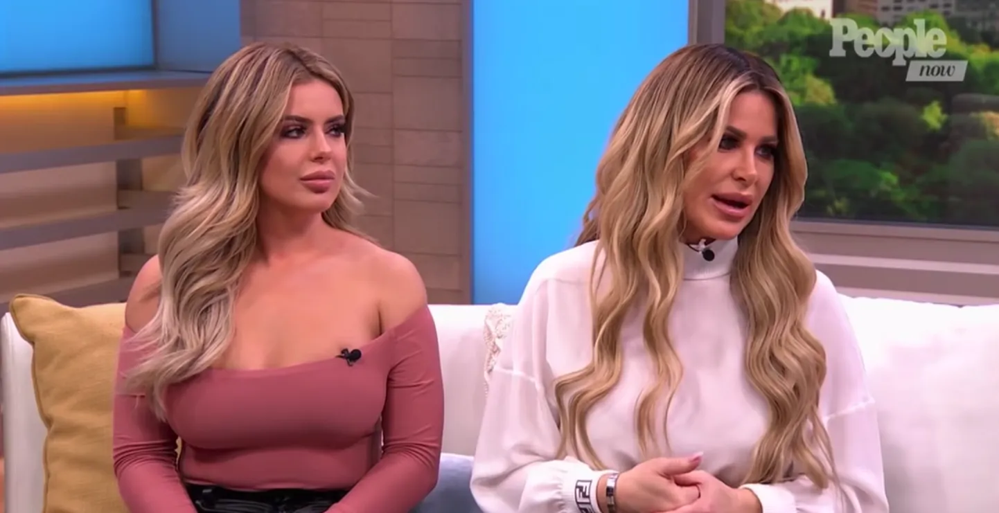 Kuvatõmmis videost: tütar Brielle Biermann ja ema Kim Zolciak-Biermann.