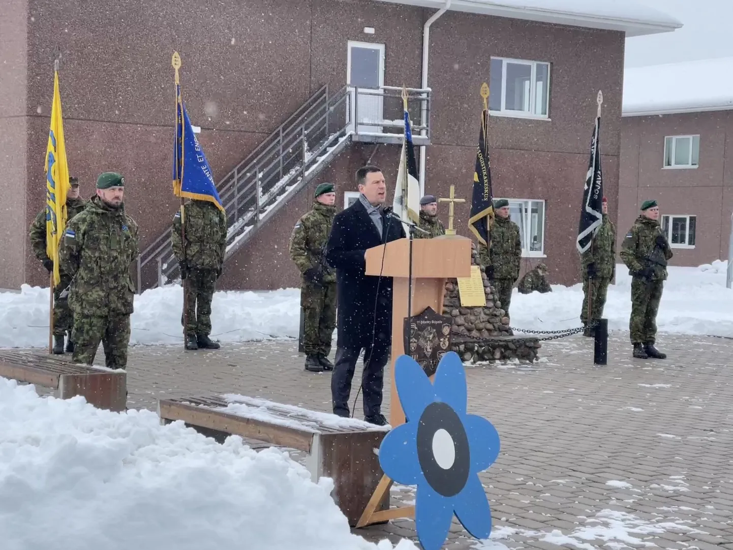 Riigikogu aseesimees Jüri Ratas pidas kõne veteranipäeva tähistaval hukkunud kaitseväelaste mälestustseremoonial Tapa sõjaväelinnakus.