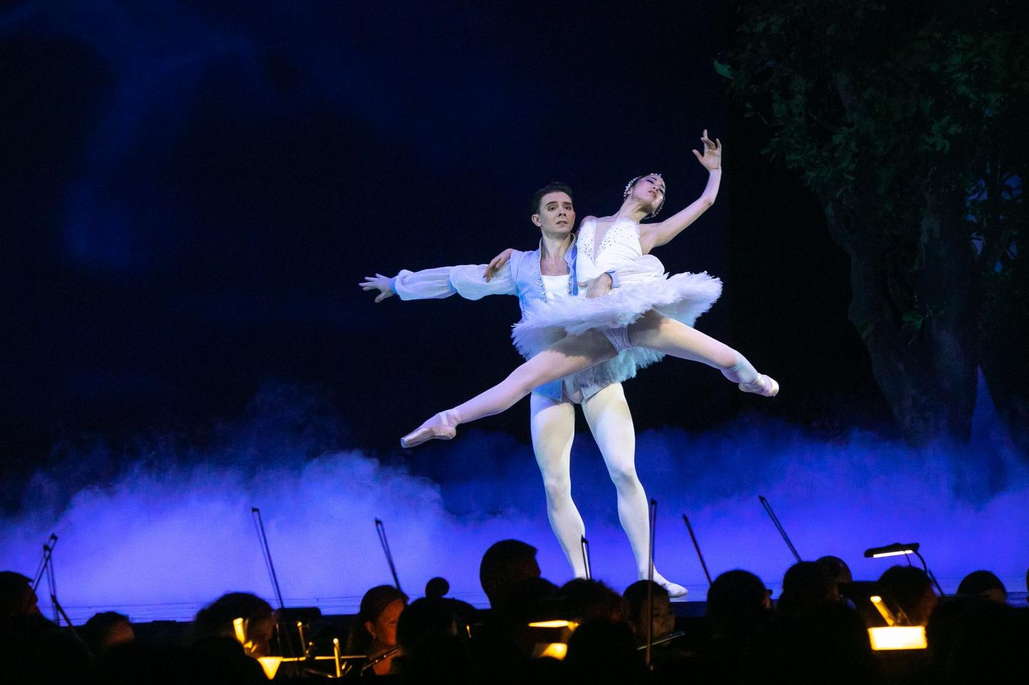 Rahvusooper Estonia “Luikede järve” baleriinid Ami Morita ja William Newton tõid Rakvere kultuurifestivalile suurlinna hõngu.