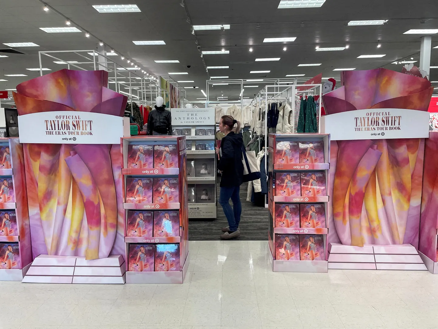 Tayler Swifti värske raamatu väljapanek Targeti kaubamajas Hobokenis (New Jersy, USA).