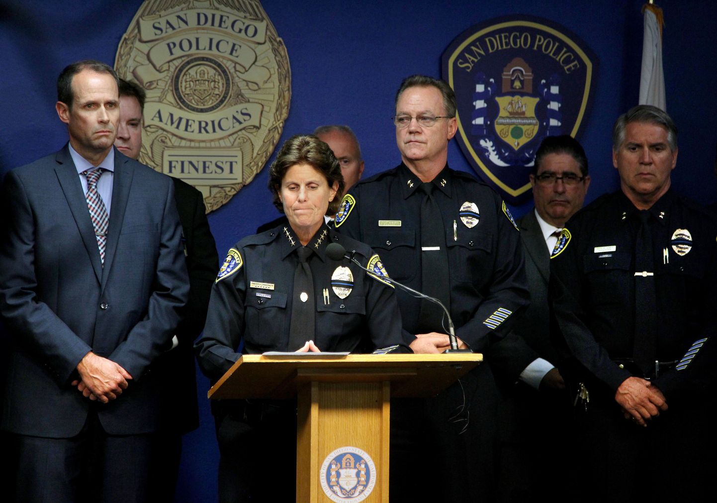 San Diego politseiülem Shelley Zimmerman andis juhtunuga seoses pressikonverentsi.