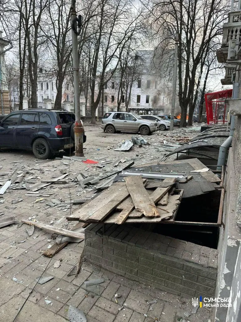 Обломки.