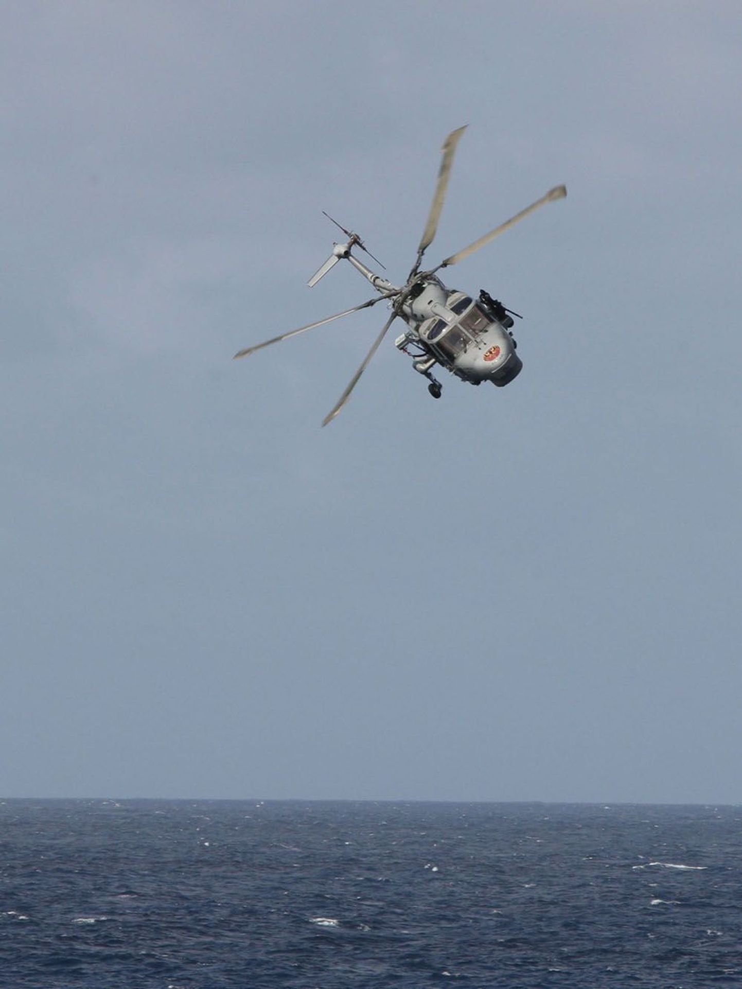 Atalantal osalev mereväekopter.