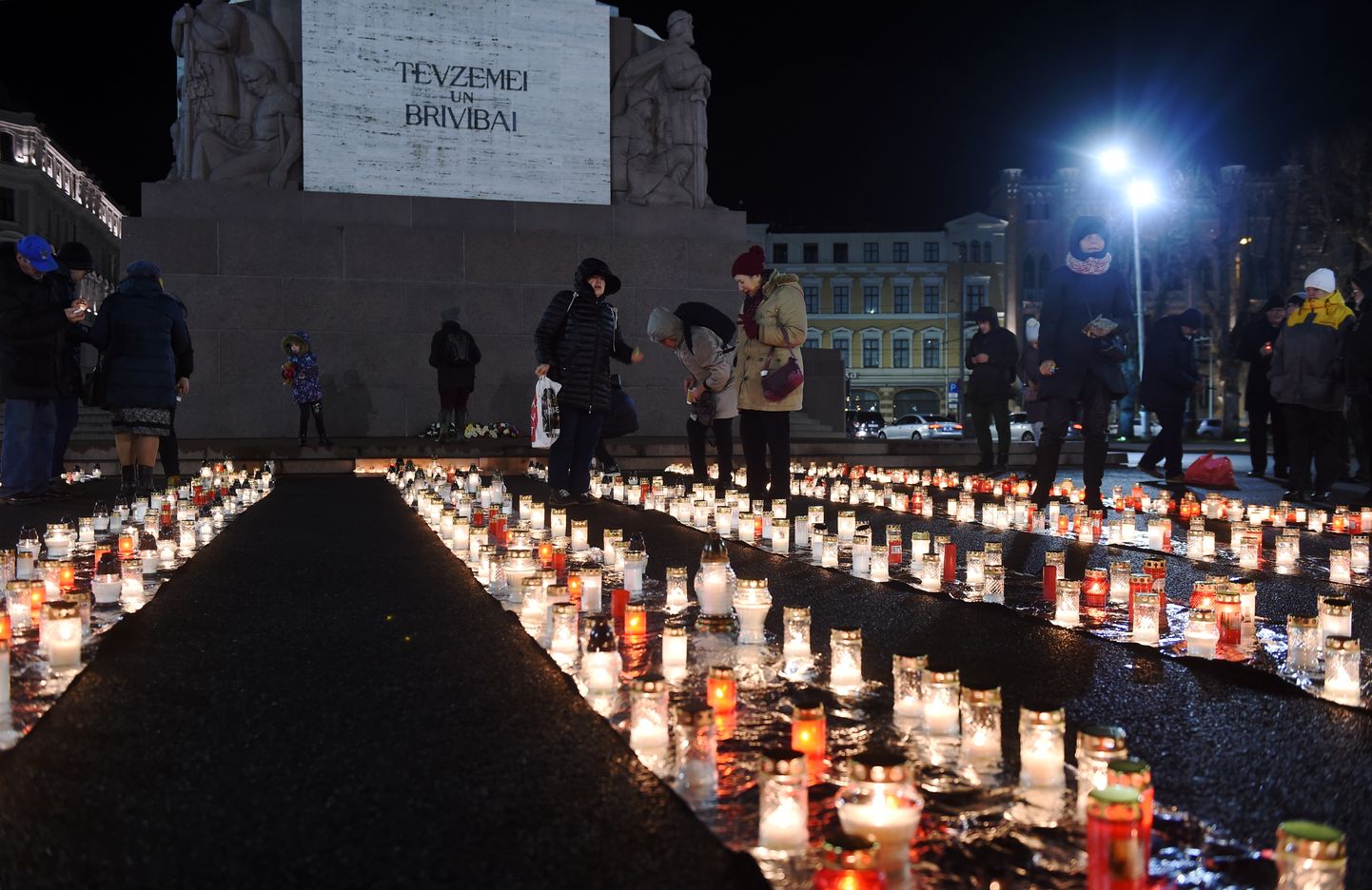 Памятное мероприятие у памятника Свободы в Риге