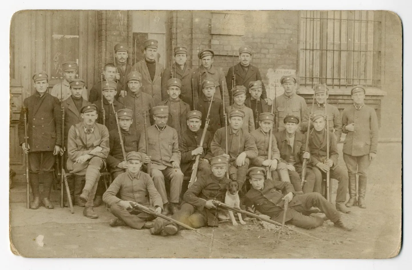 Latvijas armijas karavīri pēc kaujām pie Liepājas, 1919. gada novembris.