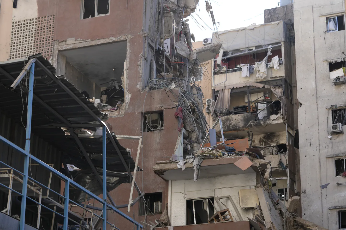 Beirutis Iisraeli raketilöögis kahjustada saanud hooned.