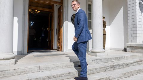 Фото ⟩ Будущий премьер-министр Кристен Михал прибыл к президенту