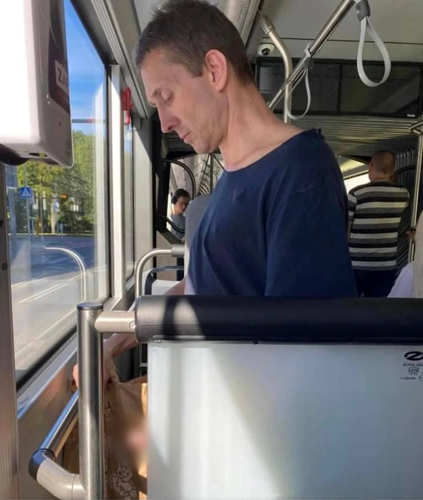 Всех, кто узнал мужчину на фотографии, просят связаться с полицией по электронной почте riina.printsmann@politsei.ee.