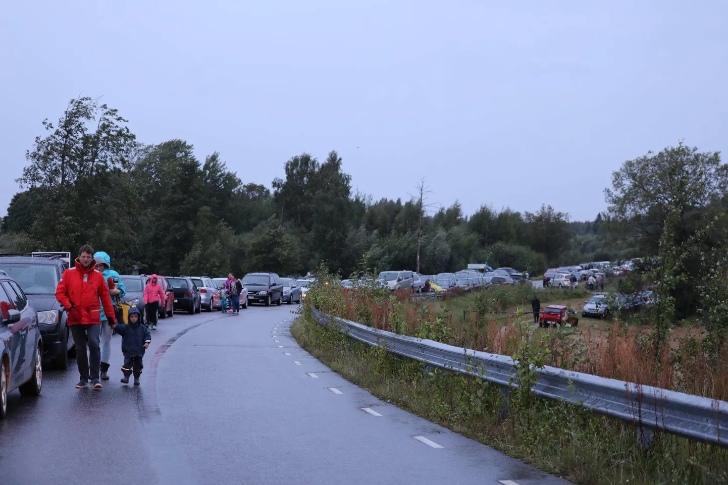 Võrtsjärve tulemuusika ööle tuli korraldajate kinnitust mööda uskumatult palju rahvast.