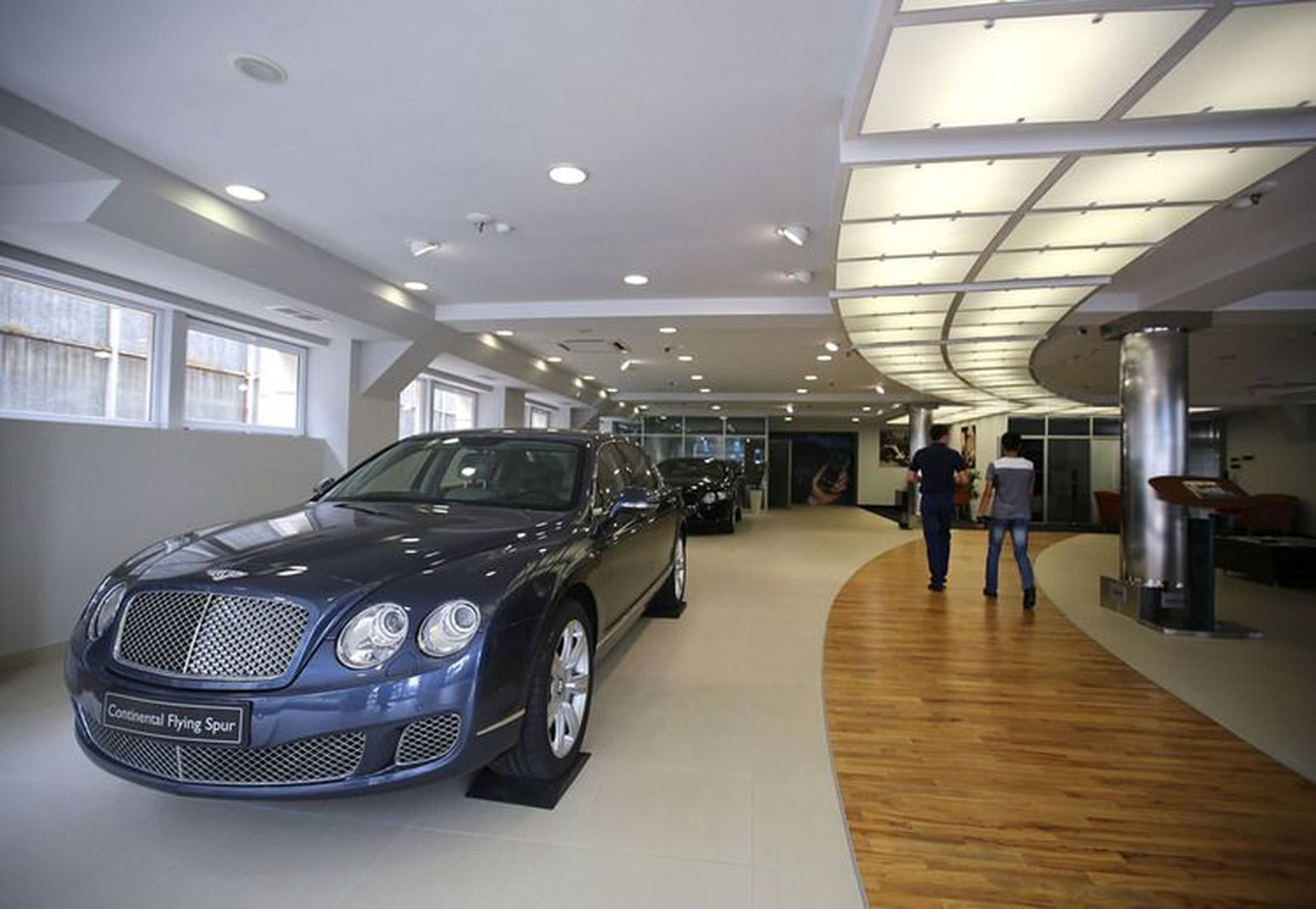 Bentley esinduse müügisaal Almatõs.